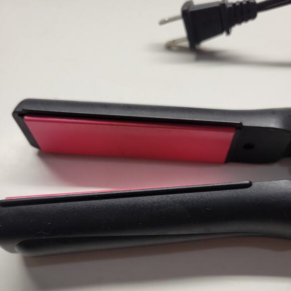 Revlon Ceramic 1" Flat Iron RVST2029A Hair Straightener Black Pink - Picture 2 of 7